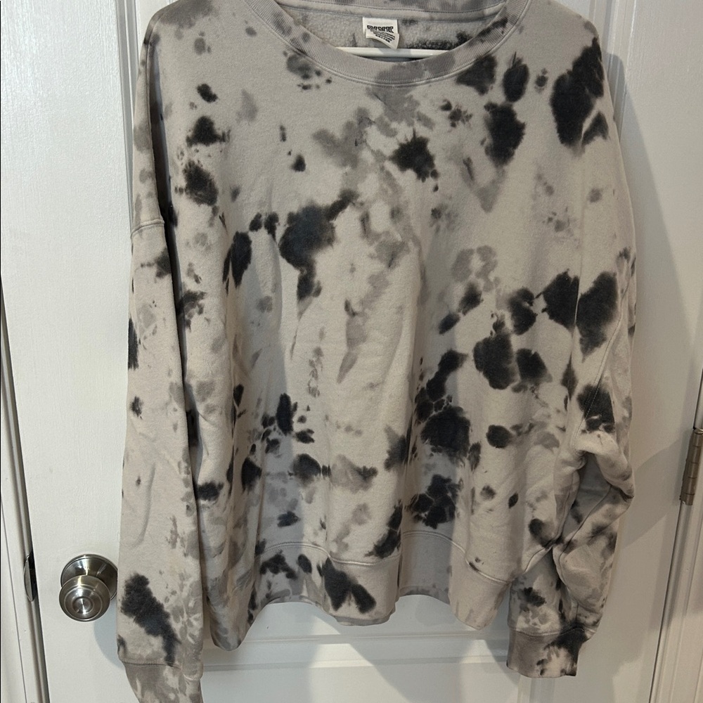 PINK Victoria's Secret Black and Gray Tie-Dye Sweatshirt